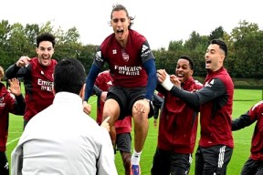 太狠了！赛前阿森纳备战英超集结日本菲卡调整名单以备NBA常规赛，风云突变上海申花集结日调整名单的简单介绍
