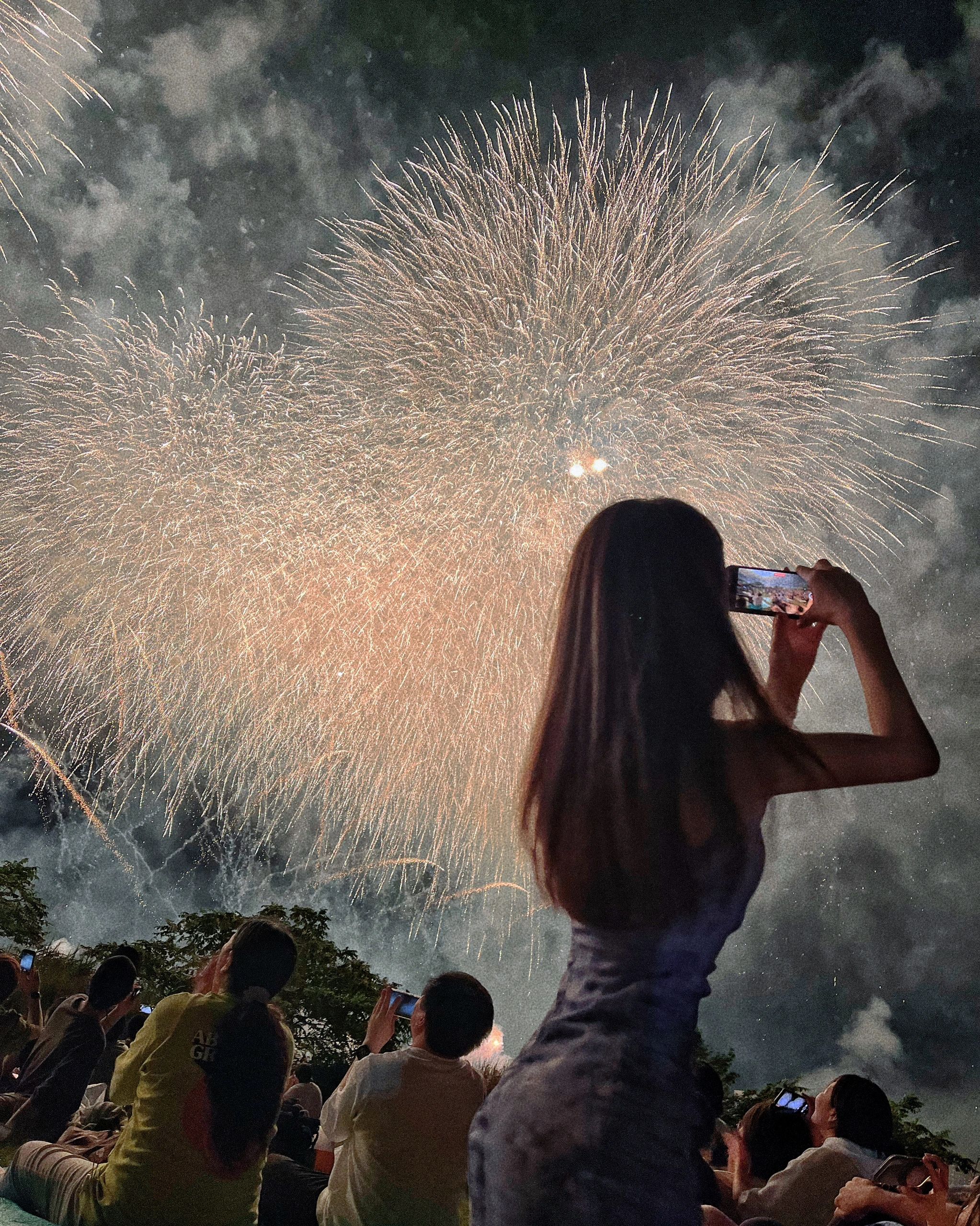 太阳球星三分绝杀，全场观众热烈欢呼，这里类别的人世界准备报告.的简单介绍