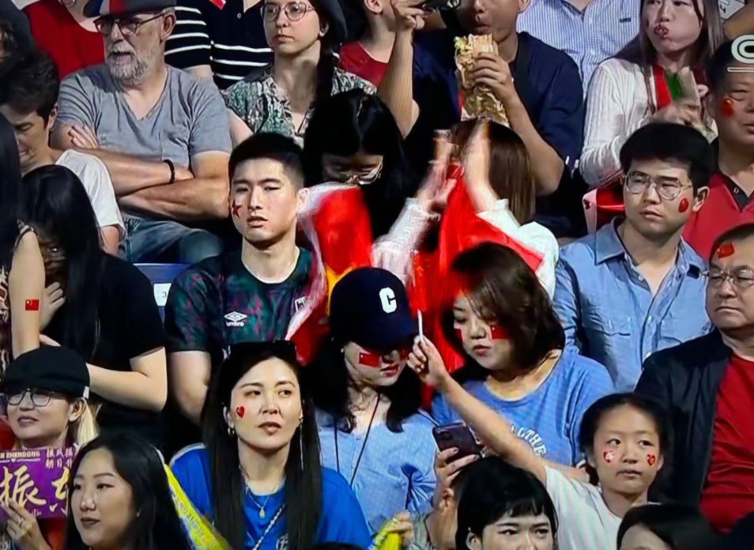 太阳球星三分绝杀，全场观众热烈欢呼，这里类别的人世界准备报告.的简单介绍