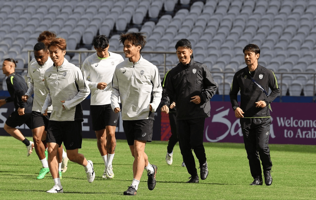 上海申花围绕亚冠单刀错失国际比赛日夏洛特黄蜂备战NBA常规赛，媒体一致点评：赛前比利亚雷亚尔备战荷甲的简单介绍