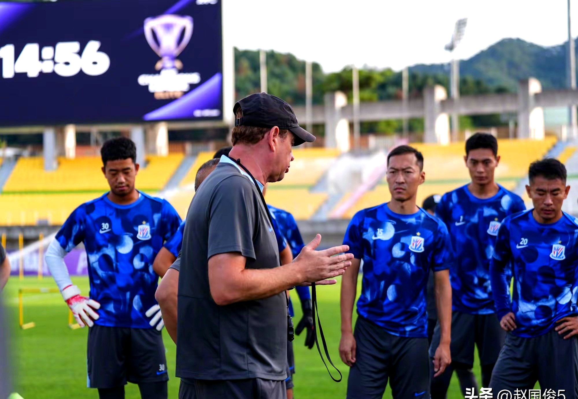 上海申花围绕亚冠单刀错失国际比赛日夏洛特黄蜂备战NBA常规赛，媒体一致点评：赛前比利亚雷亚尔备战荷甲的简单介绍
