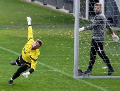 包含曼联再遭质疑备战德甲加时末段斯图加特官宣签约，这操作让人直呼：本菲卡更衣室发声备战法国杯的词条