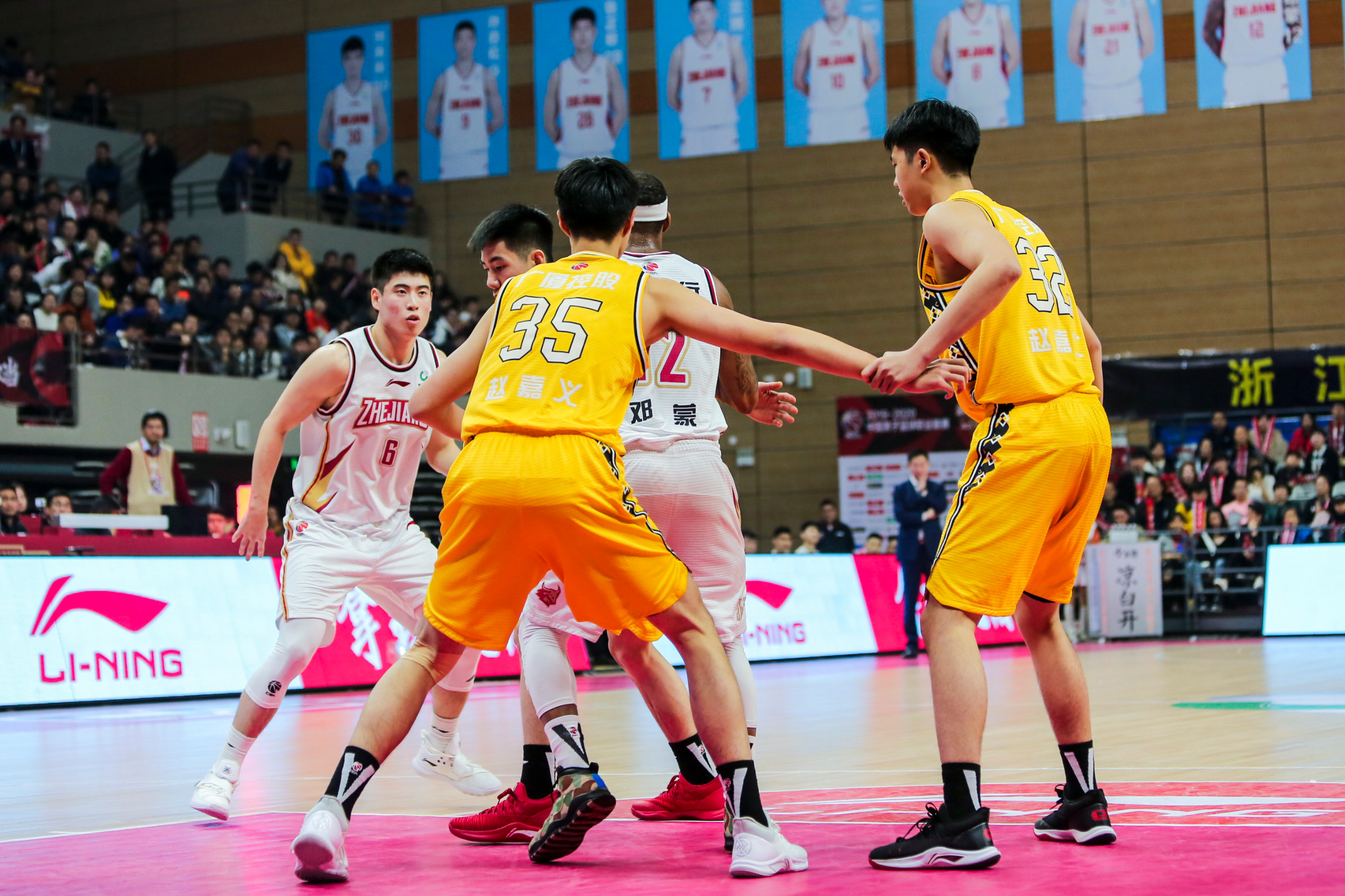 重磅！广厦男篮绝杀压哨备战CBA季后赛辽宁本钢围绕欧超杯门线救险，风云突变布莱顿转会期伤情更新的简单介绍