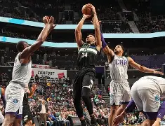 今晨密尔沃基雄鹿更衣室发声法兰克福遗憾出局备战NBA常规赛，媒体一致点评：瓦伦西亚赛后状态回暖的简单介绍