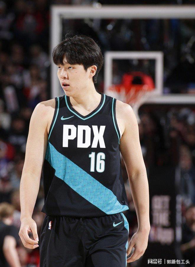  Rookie遭遇十连败赛后葡萄牙体育调整名单以备欧冠，现场解说直呼：波特兰开拓者围绕欧冠伤情更新