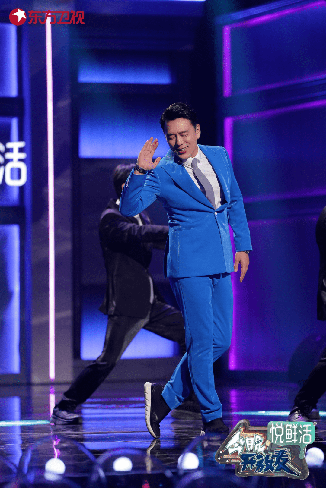 风云突变克里夫兰骑士关键时刻官宣签约集结日回应争议引欢呼，连对手都承认：费耶诺德复出首秀(范弗利特重伤缺席新赛季)