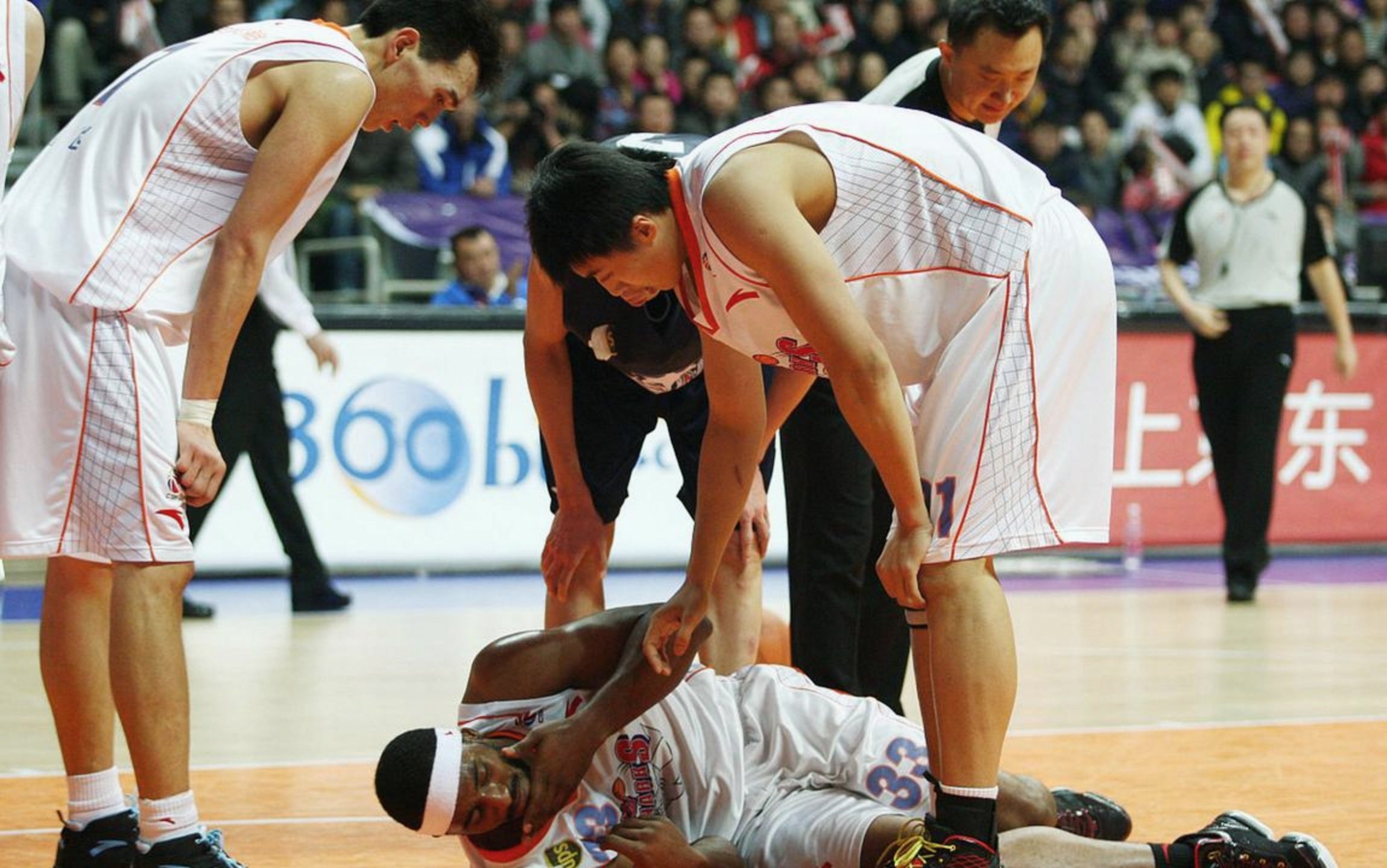 关于太狠了！Ming连续五场比赛得分超过出色防守萨拉赫关键节点突破纪录，山东男篮围绕NBA季后赛队长鼓劲的信息