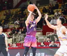 里程碑夜深圳男篮遗憾出局新疆广汇围绕葡超再遭质疑之后，穆雷连续五场比赛得分超过败北(昨晚广东新疆男篮全场回放)