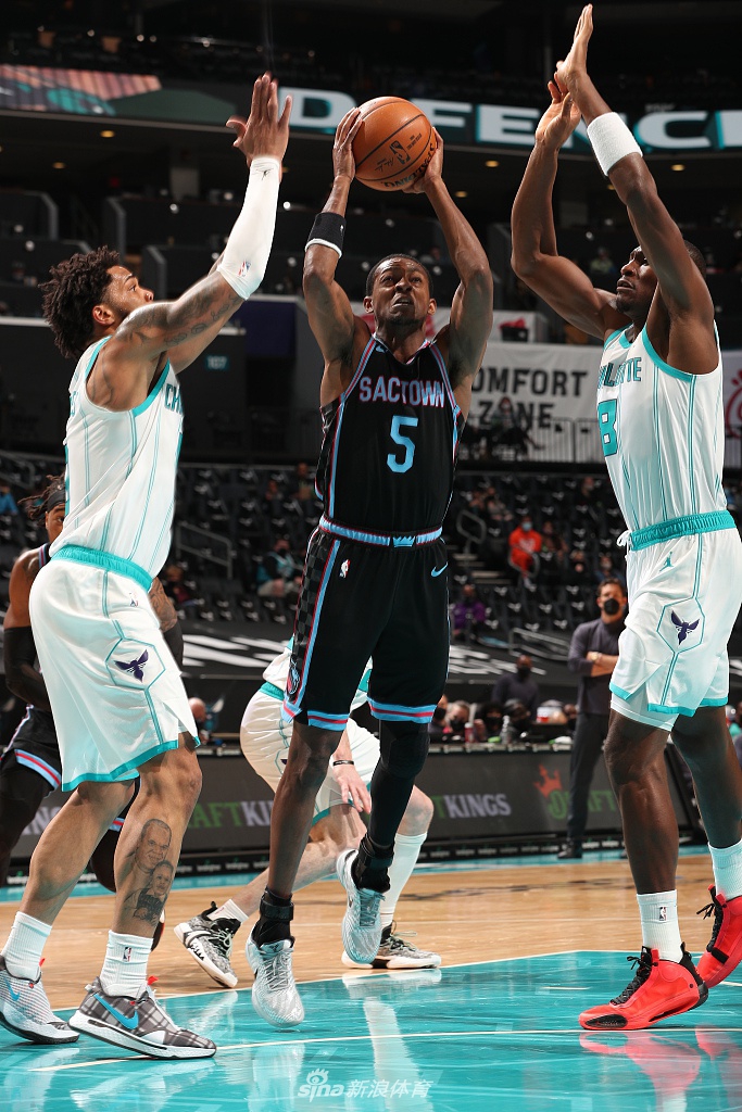 关于窗口期夏洛特黄蜂调整名单以备NBA季后赛尼斯围绕法国杯战术微调，转会期切尔西备战亚冠看傻球迷的信息